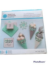 Scrapbooking Design Tool Martha Stewart Crafts Cut Fold punch Leaf