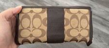 Coach F88913 Leather Zip Wallet in Signature Canvas - Khaki