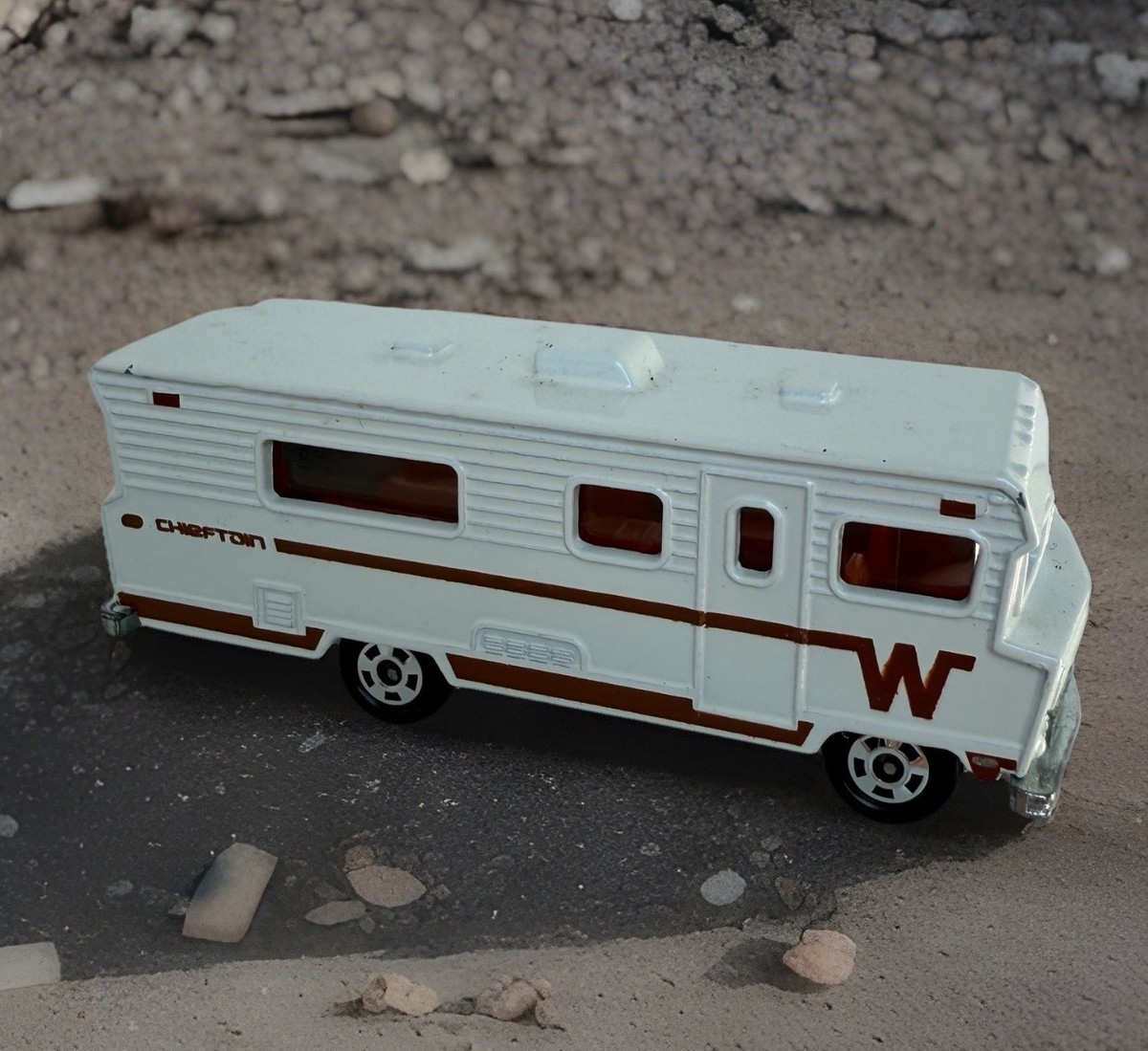 1976 Tomica Winnebago Chieftain Motor Home 1/97 Scale Vintage Tomy  display picture 1