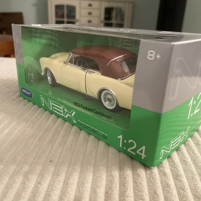 Welly NEX 1953 Packard Caribbean Diecast Model Car Toy 1:24 Scale