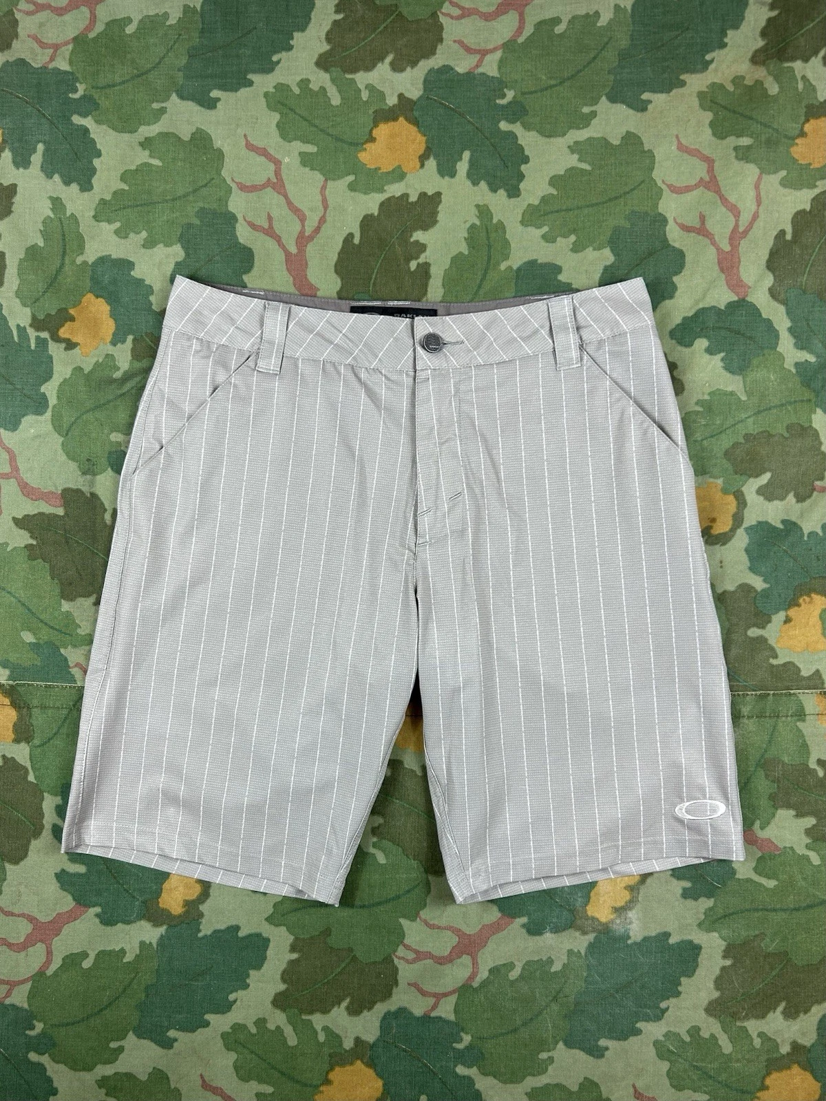 Oakley Men’s Golf Performance Shorts Grey Pinstripe Quick-Dry Sz 32