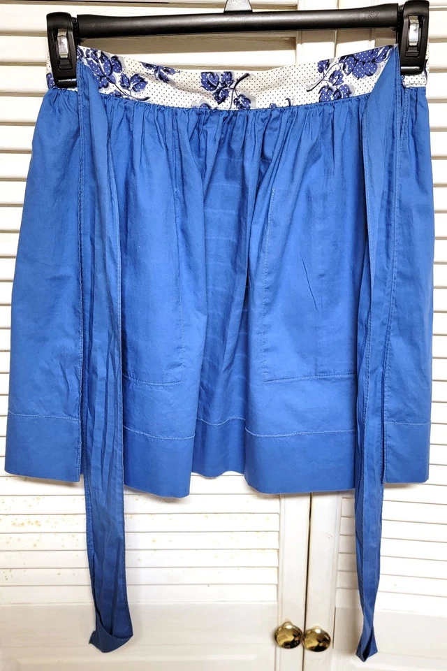 Medio Delantal Vintage Hecho a Mano Retro Azul Blanco Floral Dos Bolsillos Frontales Corbata Cintura Foto 2 de 4