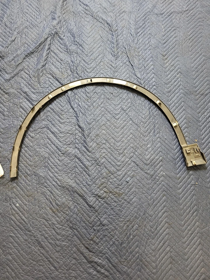 Lincoln Corsair 2020 LJ7B-16A074-CAW 2021-2023 moldura acampanada rueda delantera derecha Foto 4 de 4