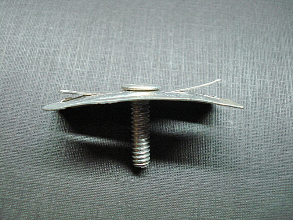 5 piezas NORS campana moldura clips masilla sellador tuercas 1957 1958 Plymouth 6010110 Mopar Foto 4 de 4