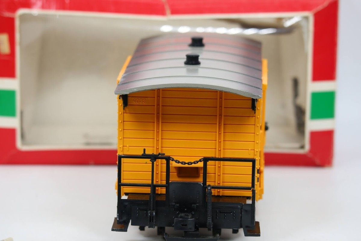LGB 4033 Chiquita Banana Box Car G Scale In The Box Yellow 1:22.5