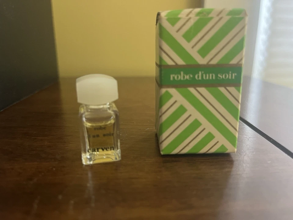 Raro* Bata Tallada De Colección D’Un Soir Perfume Tamaño Muestra Nuevo En Caja Foto 4 de 4