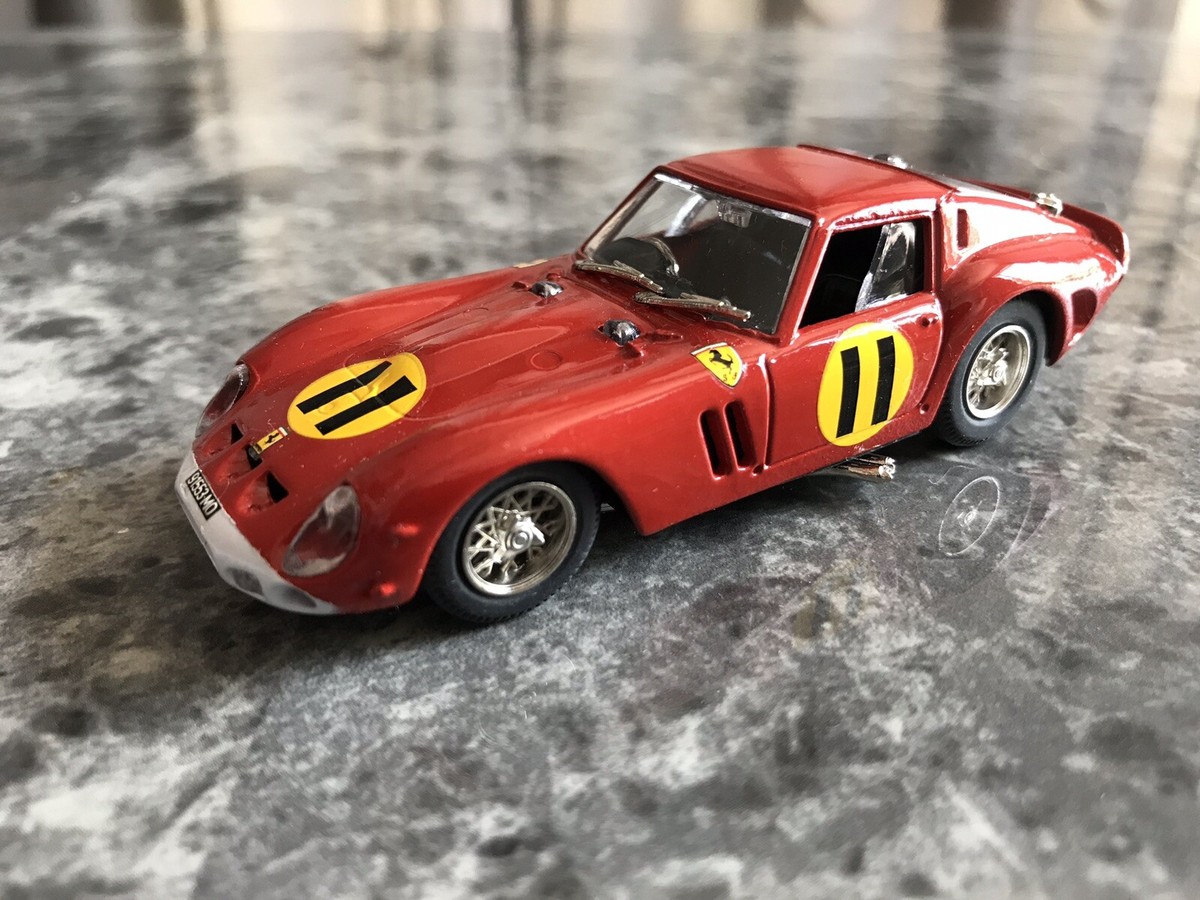 Miniature 1/43 Ferrari 250 GTO - Tourist Trophy 1963 - Moulée Sous Pression - Fabriqué En Italie