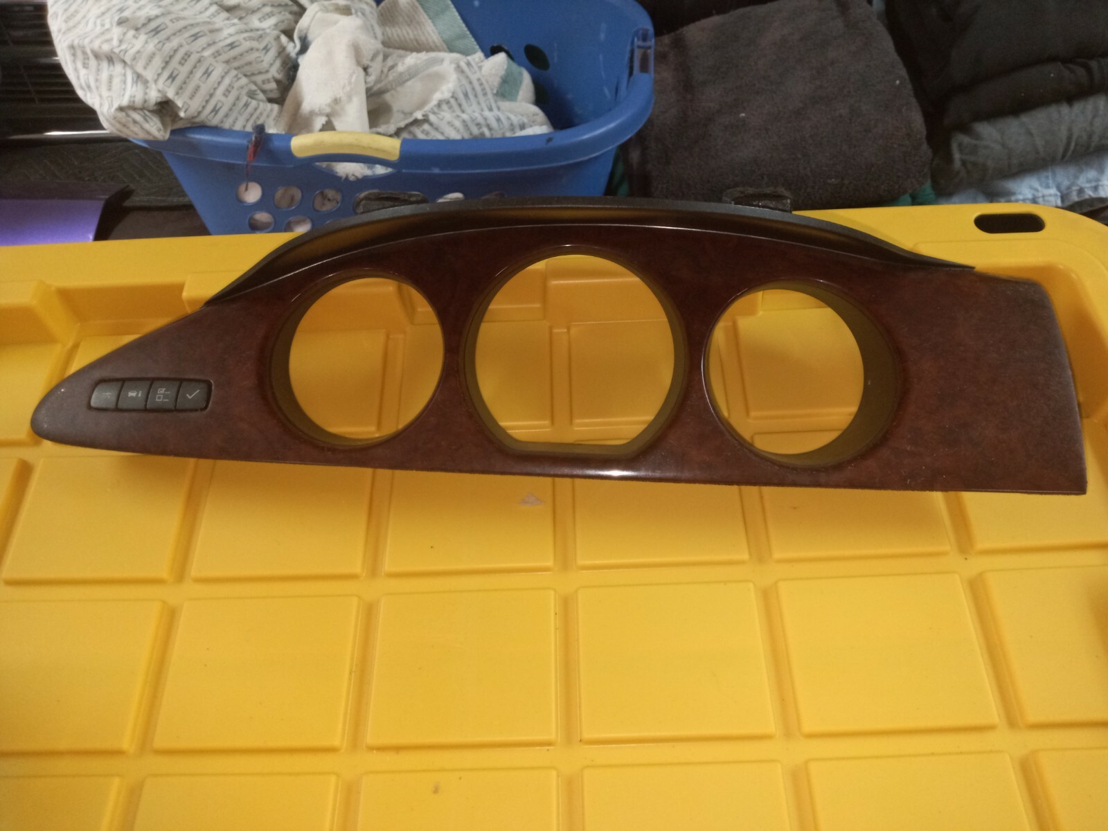 2006 BUICK LUCERNE SPEEDOMETER CLUSTER BEZEL GAUGE TRIM INFO BUTTONS