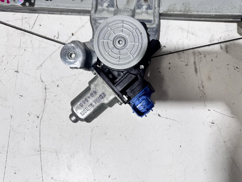 Nissan Pulsar Right Front Window Regulator B17 12/2012-12/2017 - image 2 of 4