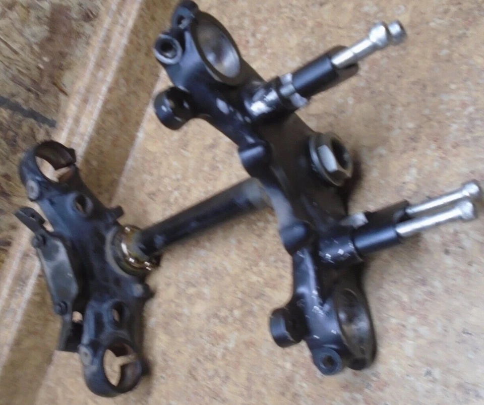 Honda CB650 CB 650 C CB650C 1980 abrazadera de horquilla delantera triple árbol montaje elevadores abrazadera Foto 2 de 2