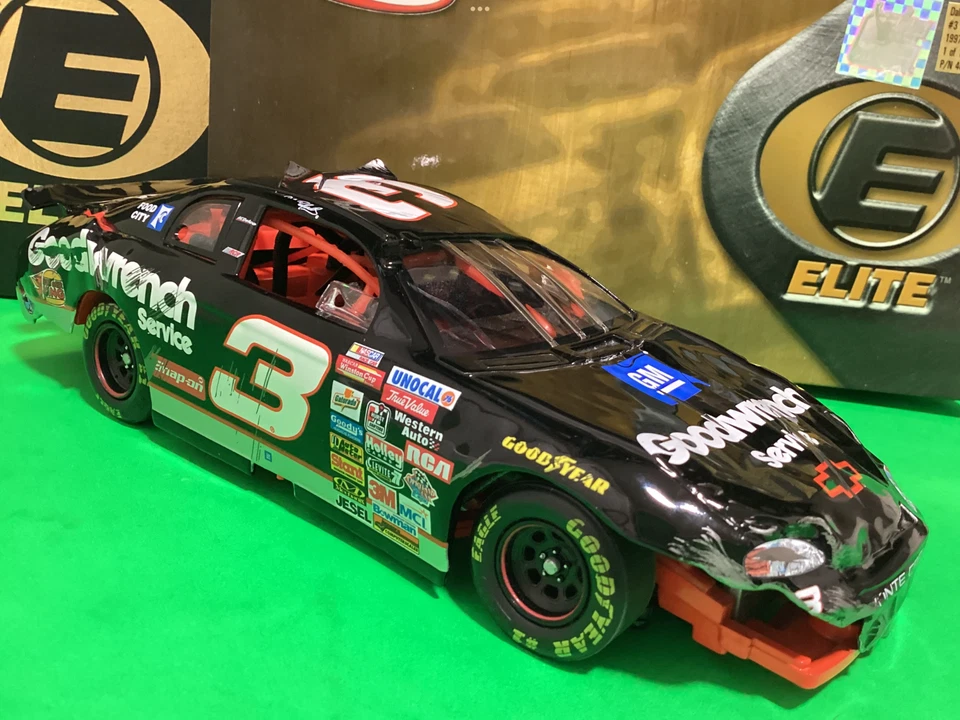 Dale Earnhardt 1997 GM Goodwrench Daytona 500 Crash Car Elite en versión de carreras Foto 4 de 4