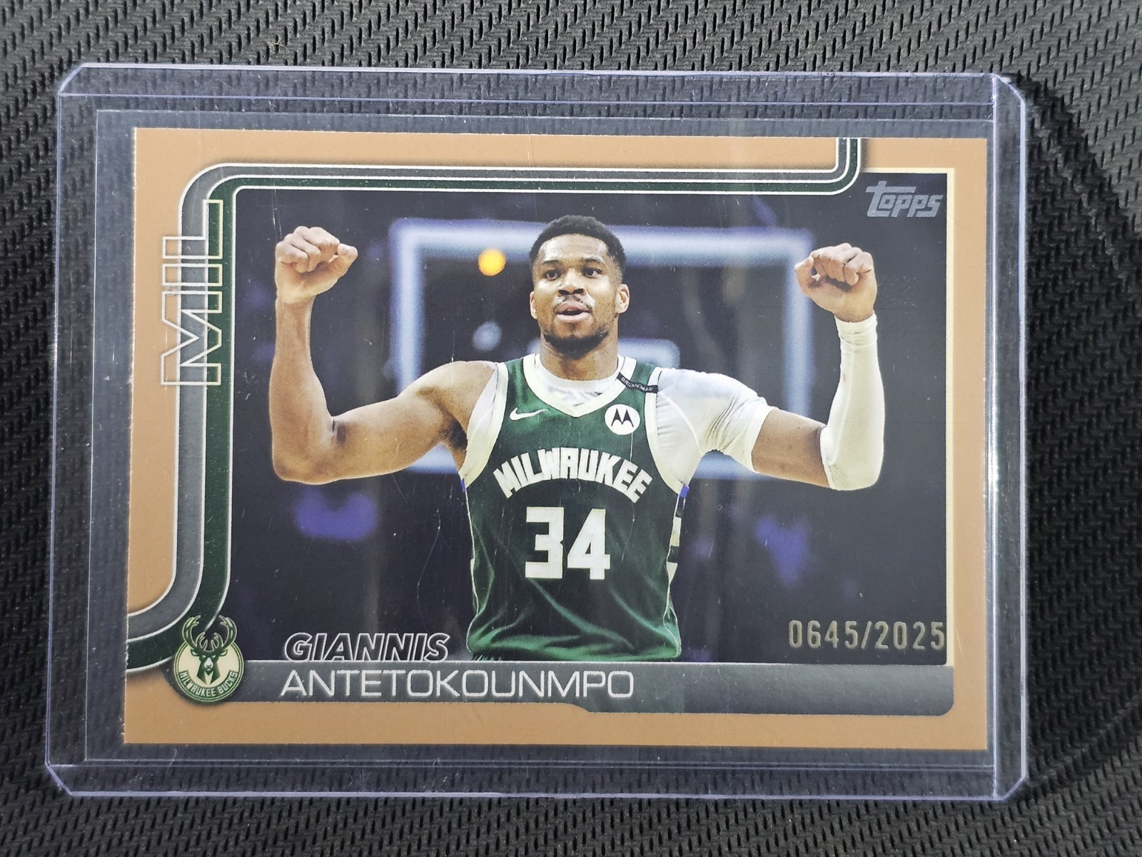 GIANNIS ANTETOKOUNMPO 2025-26 Topps #54 Bucks Gold /2025