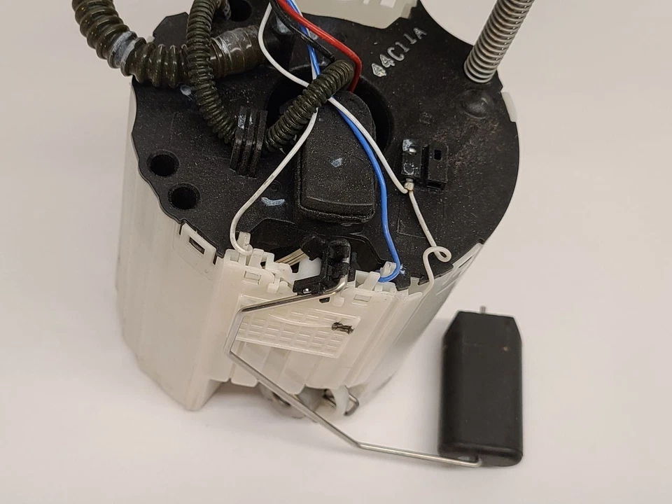 2012-2017 CHEVROLET SONIC Fuel Pump Assembly 1.4L 13575958 12-17 - Imagem 4 de 4