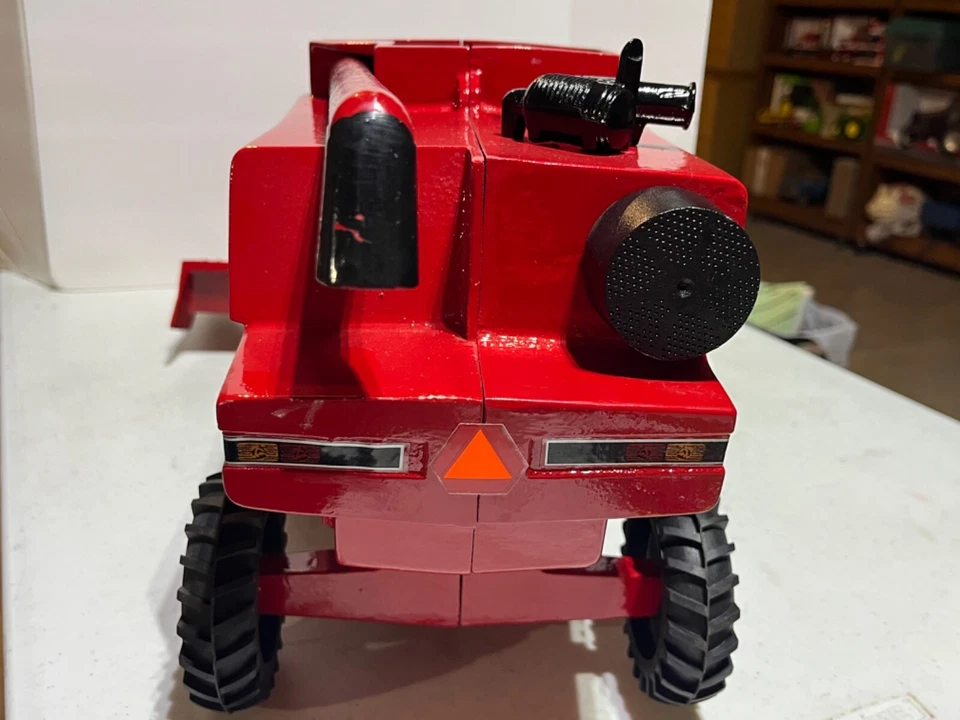 Case/IH 2388 Axial Flow Combine w 8 Row Corn Head Signed 1/16 by Scale Models - Image 4 of 4