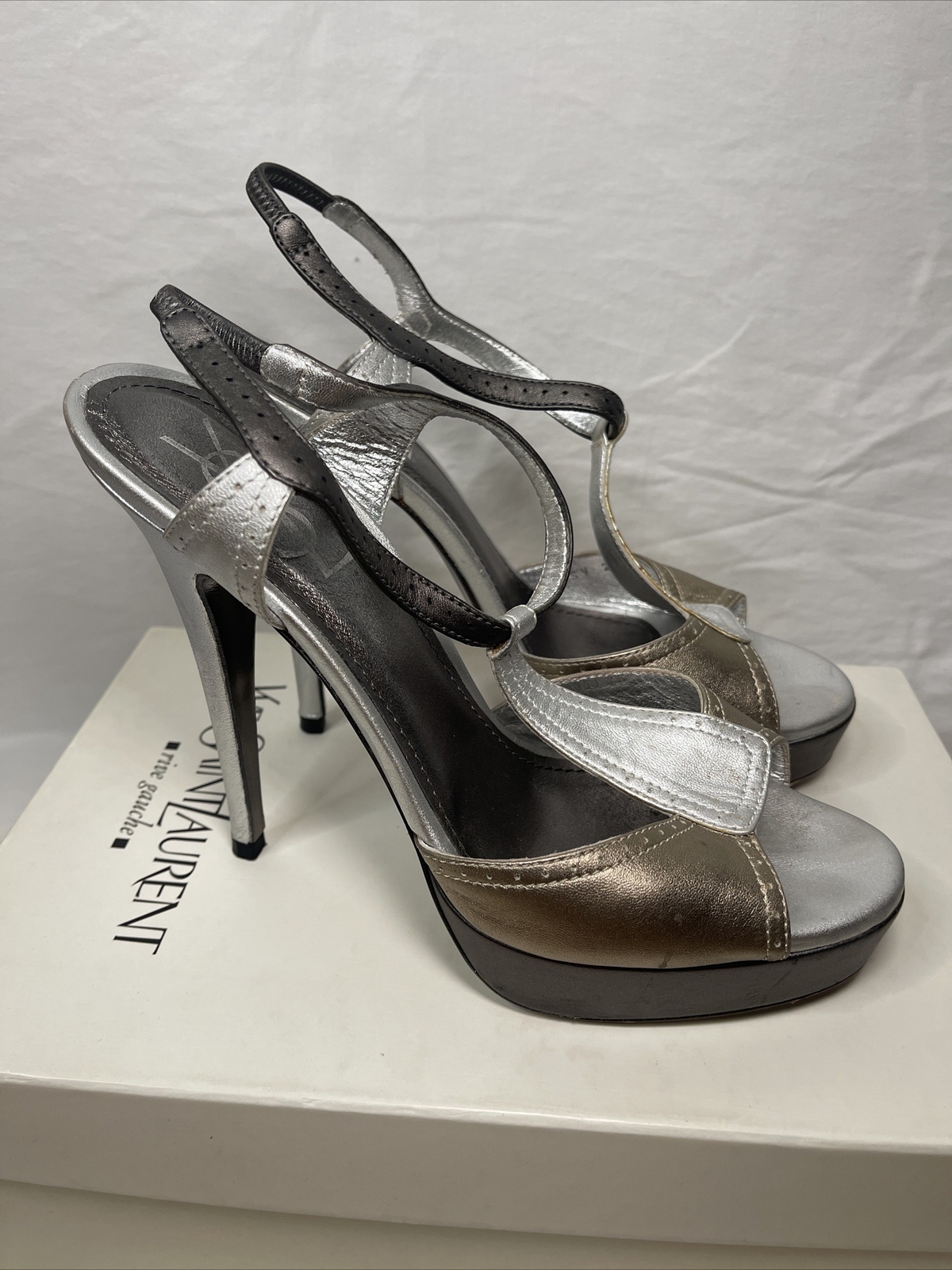 SAINT LAURENT YSL Cinturino a T argento 105 Nappa Seta Satina Oro Pallido Tacchi