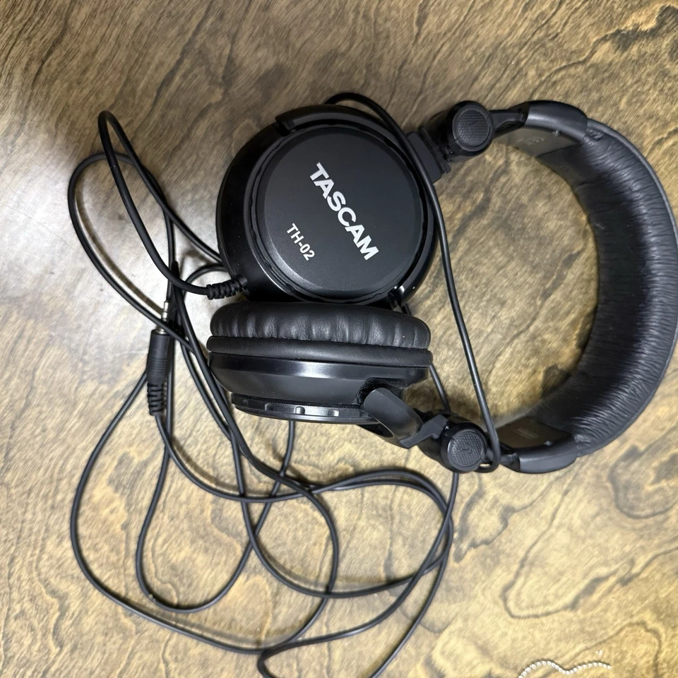 Tascam TH-02 Studio Headphones High-Quality Sound Comfortable Folding Wired - Image 2 of 4