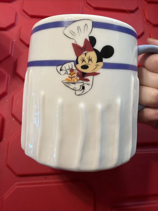 Disney Parks Minnie Mouse Chef Hat Ceramic Mug Limited Edition Queen of Cuisine