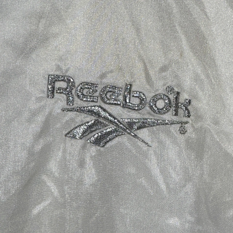 Chaqueta cortavientos Reebok vintage para mujer mediana blanca azul plateada años 90 cremallera completa Foto 4 de 4