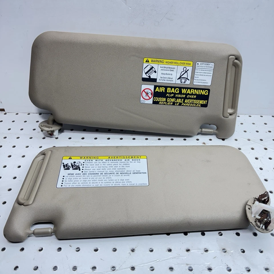 Toyota RAV4 2006-2012 parasoles conductor y pasajero bronceado iluminado con clips de visera Foto 3 de 4