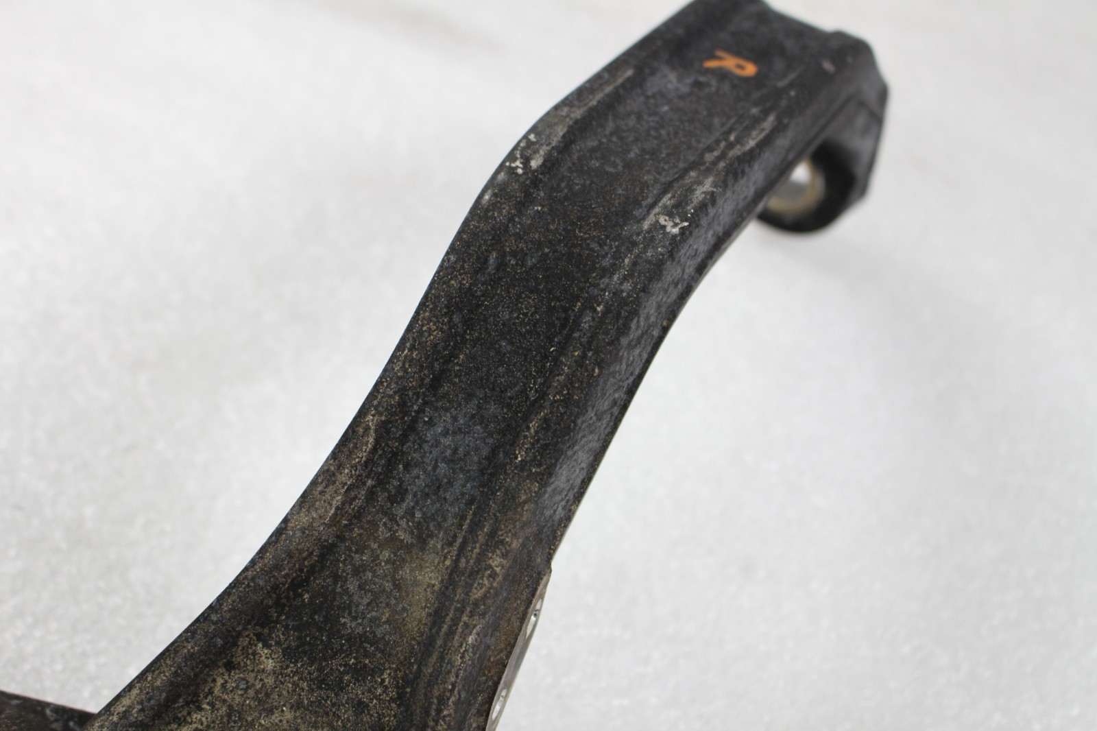 Maserati Quattroporte FRONT+RIGHT Steering knuckle P/N 670001898
