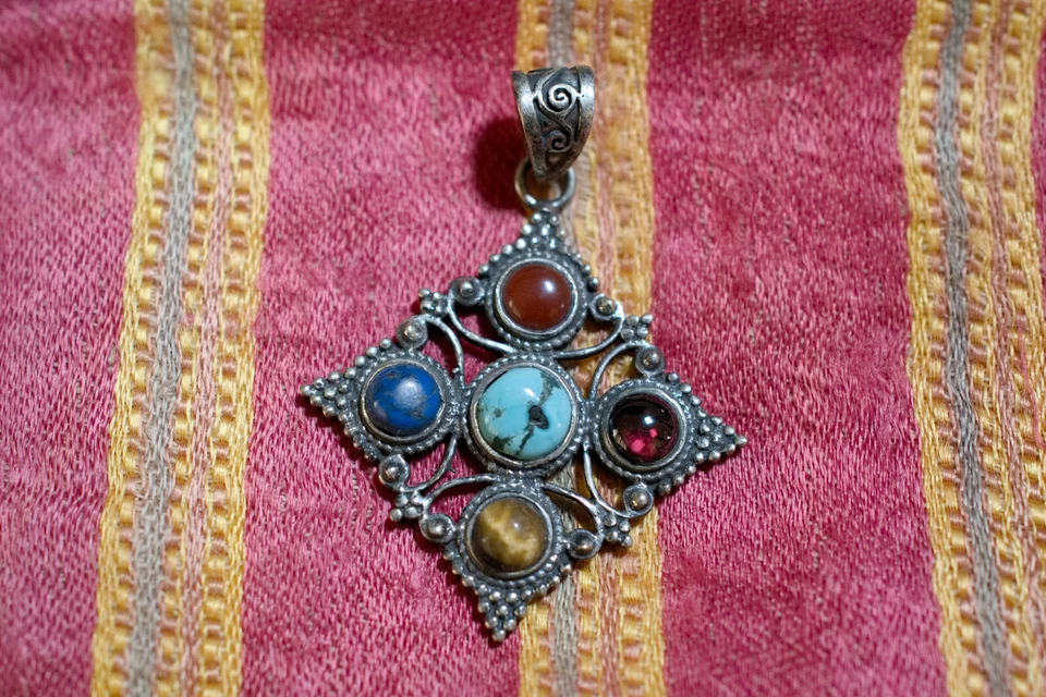 pendaglio nepalese , navratne multistone pendaglio doppio dorje - Immagine 2 di 4