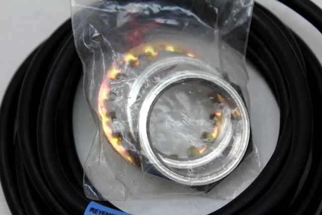 Keyence EV-130M Proximity Switch M30 Shielded 10mm Range - Image 3 of 3