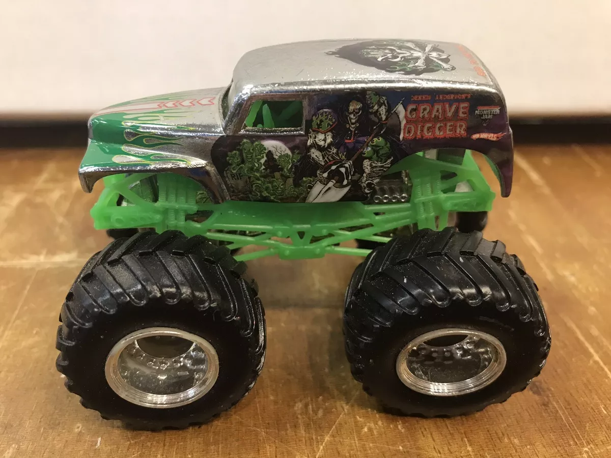 HOT WHEELS MONSTER JAM GRAVE DIGGER CHROME 1:64 SCALE TRUCK FREE SHIPPING!