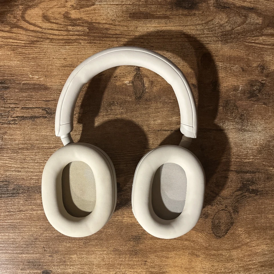 Fones de ouvido Sony WH-1000XM5 sem fio cancelamento de ruído - Prata usado - Imagem 2 de 4