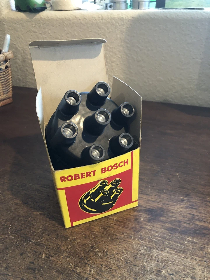 Новая крышка распределителя Bosch Datsun 260Z 280Z 810 Bosch 03 106 - Изображение 2 из 3