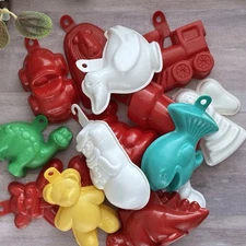 Lot Of 14 Vintage  Plastic Jelly Moulds Bunny, RACE CAR Clown Fish Dinosaur Xmas