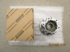 FITs: 85 - 95 TOYOTA PICKUP FREE WHEEL MANUAL LOCKING HUB QTY 1 OEM BRAND NEW