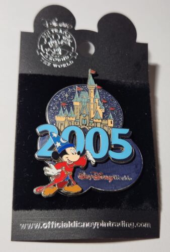 WALT DISNEY WORLD- SORCERER MICKEY WITH CASTLE - 2005 - OFFICIAL TRADING PIN - Picture 1 of 2