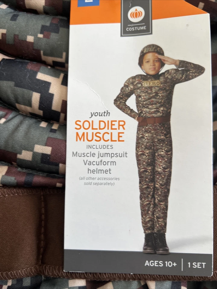 Disfraz de Halloween Target Youth Soldier Muscle para niños con casco talla L Foto 3 de 4
