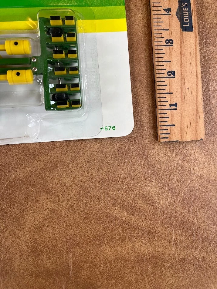 Ertl John Deere 12 Row Planter Model 7200 1/64 Scale - Image 2 of 4