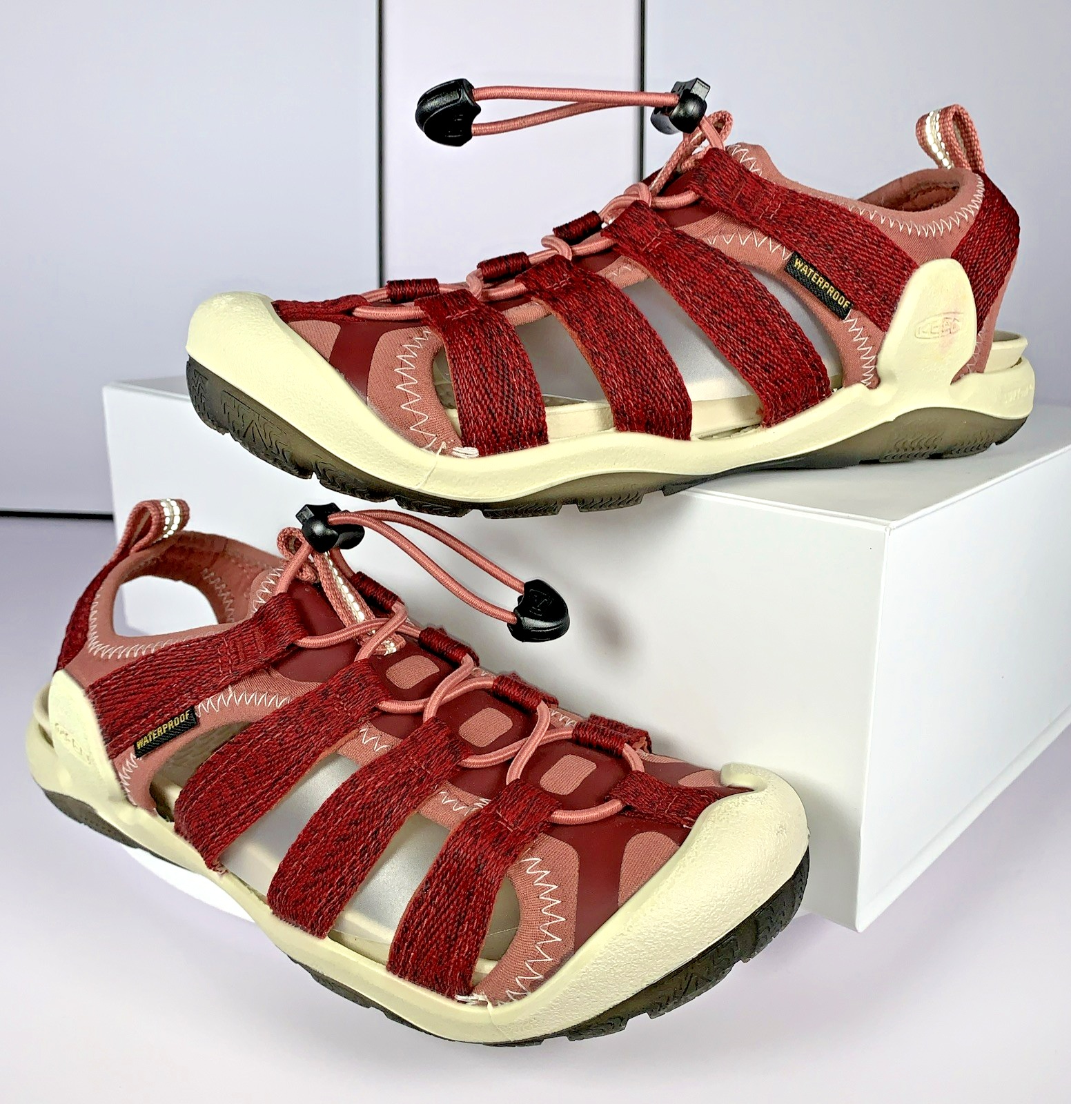 Keen Donna CNX II Sandali Outdoor Rosso Escursionismo Scarpe Sport Acquatici TG 7 NUOVI $140