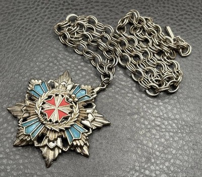 Vintage Silver Tone Maltese Cross Star Medal Pendant Necklace Red Blue Enamel