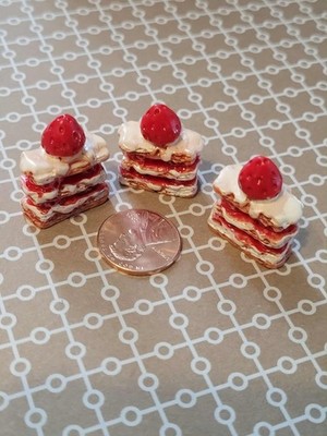 Strawberry Layer Cake Miniature