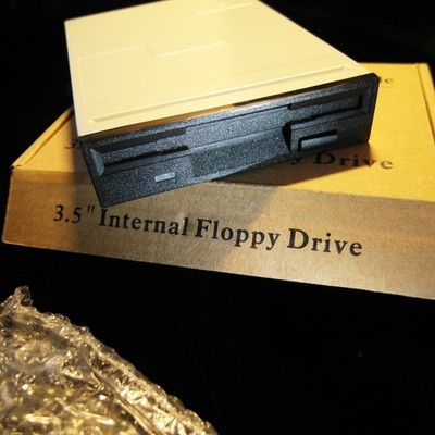 Floppy Drive 3.5'' 1.44MB Dynamode - NEW NOS Sealed - Vintage PC Retro