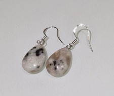 EDELSTEIN OHRHÄNGER KIWI SESAM JASPIS PERLEN OHRRINGE TROPFEN TRÄNE 13x18 