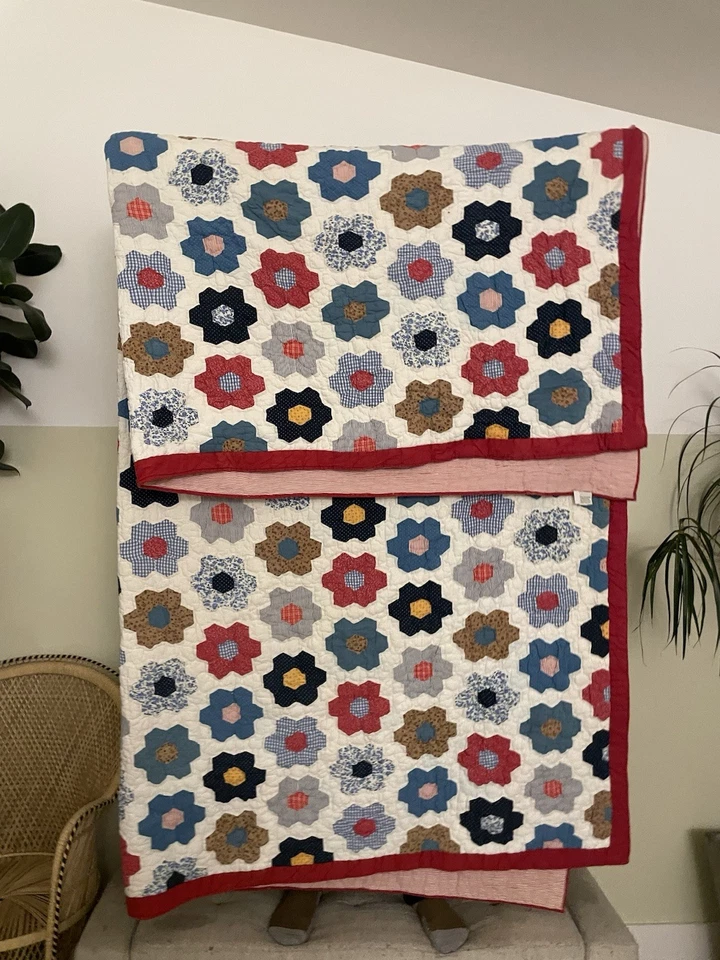 Garnet Hill Grandmother’s Garden patchwork Quilt King - Image 2 of 4