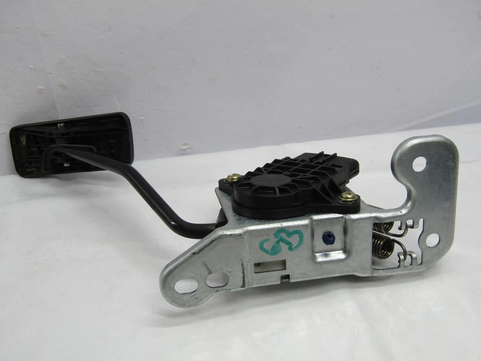 Pedal de acelerador Subaru Outback 2005-2007 OEM 36010AG021 Foto 4 de 4