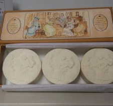 ATHENA'S VINTAGE BODY SOAP SET 3 100 G SOAPS NIB