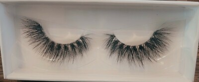 eyelashes