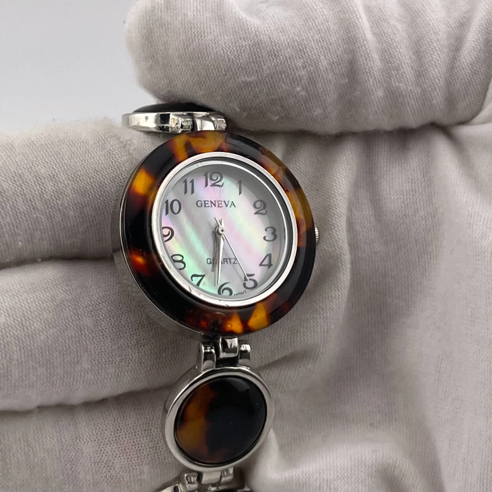Reloj Geneva para mujer diseño concha de tortuga bisel correa cuarzo esfera aspecto perla Foto 4 de 4