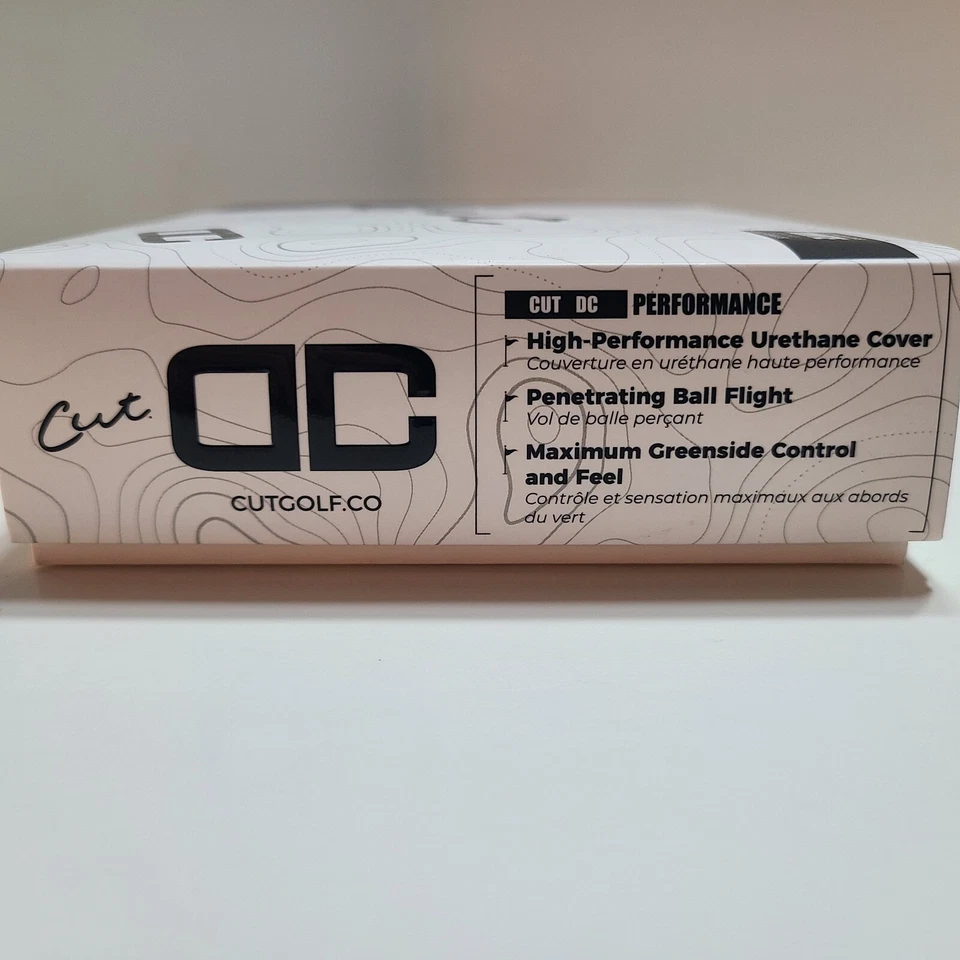 Caja de doce pelotas de golf Cut DC de alto rendimiento blancas con logotipo de DC de corte negro. Foto 4 de 4