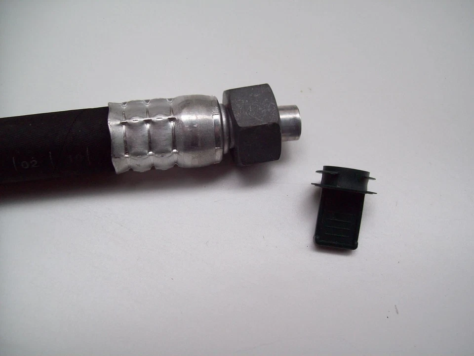 Manguera compresor original VW Passat A6 8D0260701F 1995-2001 Foto 3 de 3