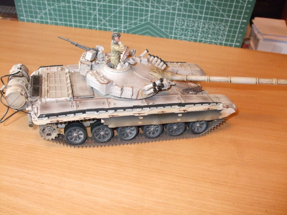 FORCES OF VALOR .IRAQI  T-72  (1/32 SCALE) - Image 2 of 4