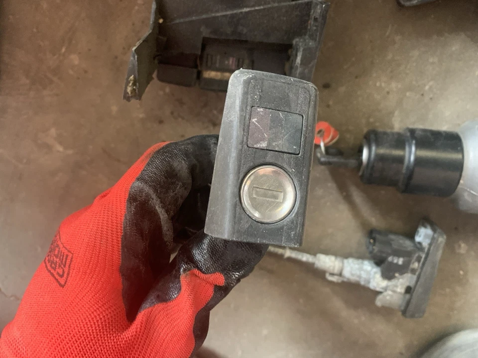 90-95 梅赛德斯 R129 SL500 SL320 转向点火开关后备箱门锁钥匙套装 — 第 3/4 张图片