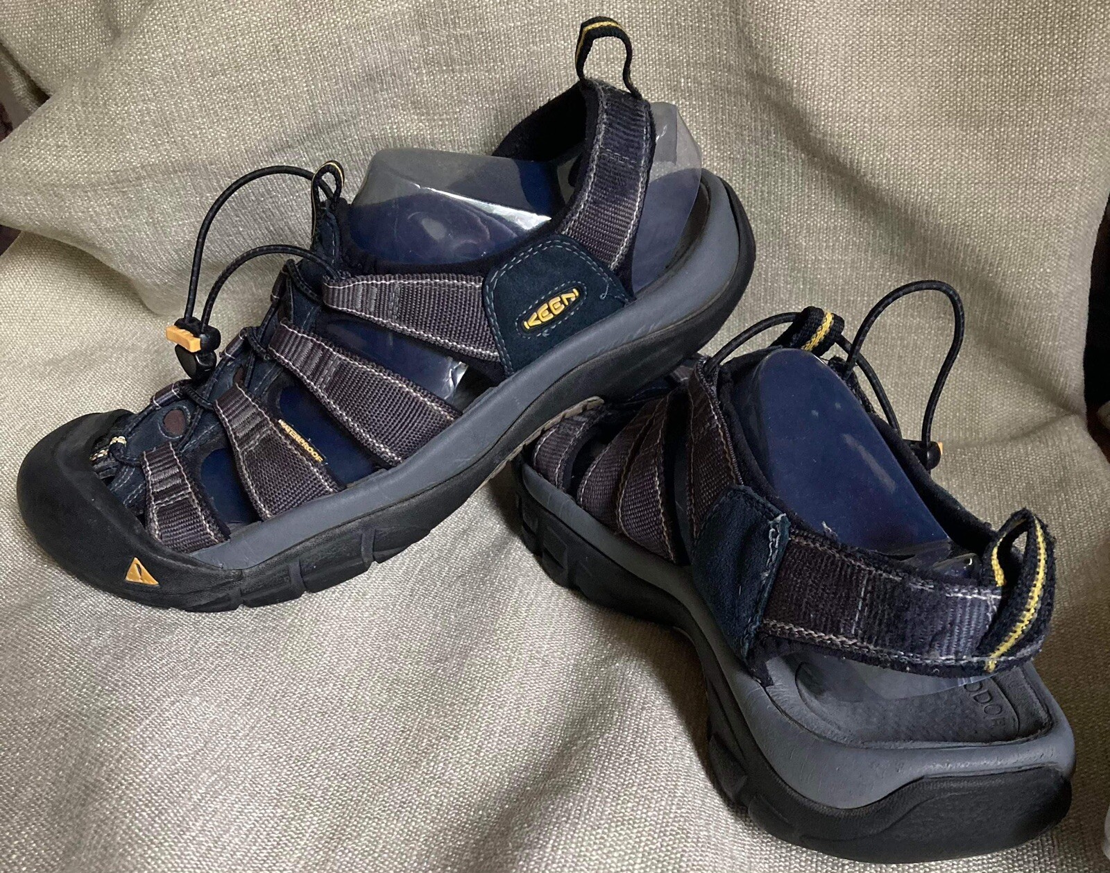 Mens Gray Keen Sandals/Water Shoes Size 