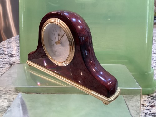Danbury Clock Company Desk Clock - German Quartz Movement - Cherry Finish NICE ! - Picture 3 of 11